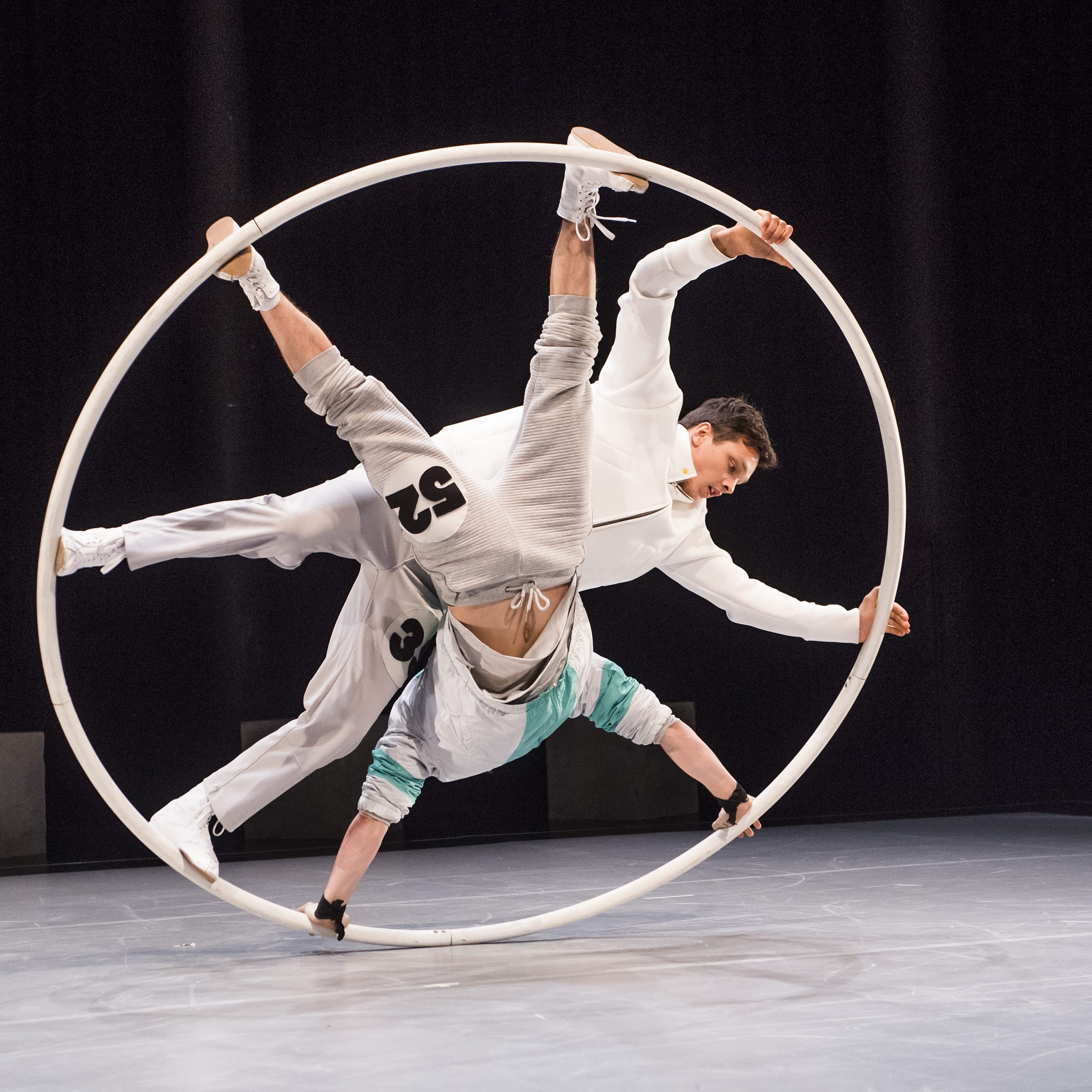 Barely-Methodical-Troupe-Circusfest-2016-Hugo Glenddining